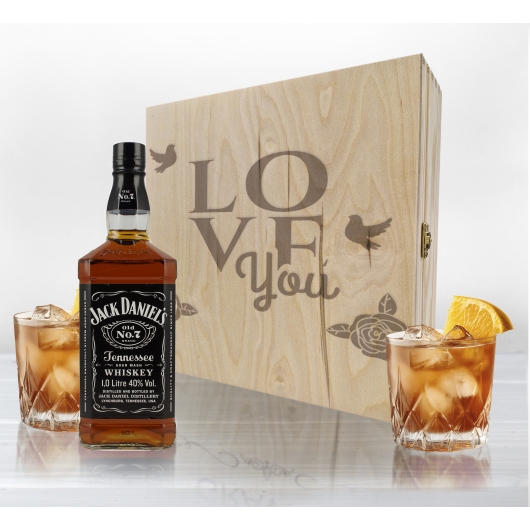 Skrzynka z grawerem z okazji walentynek